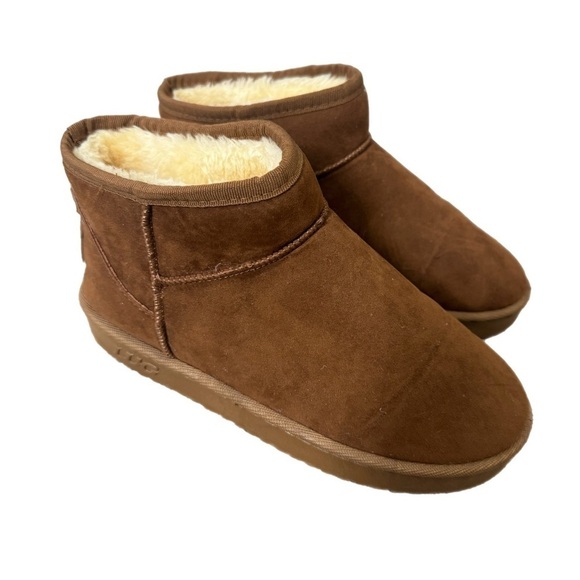 Lug Brown Winter Boots with Fuzzy Lining - Picture 2 of 5